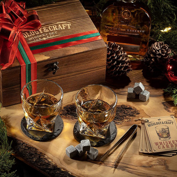 Elegant Whiskey Set in Wooden Box